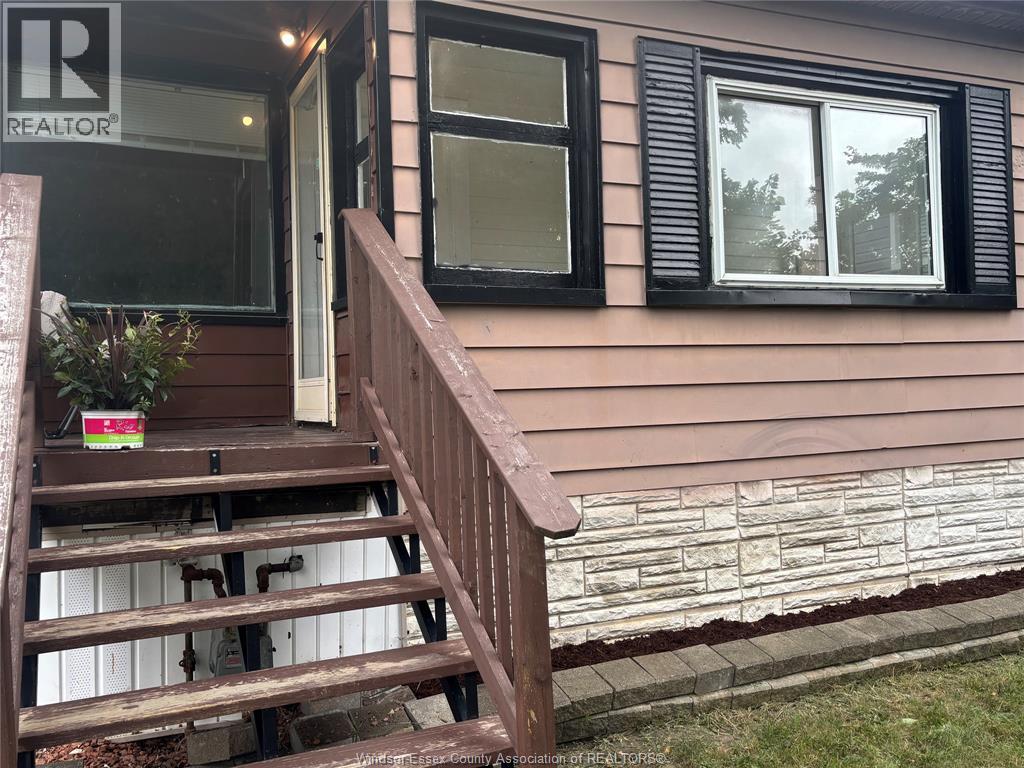 984 Ellrose, Windsor, Ontario N8Y 3W9 - Photo 2 - 26018861