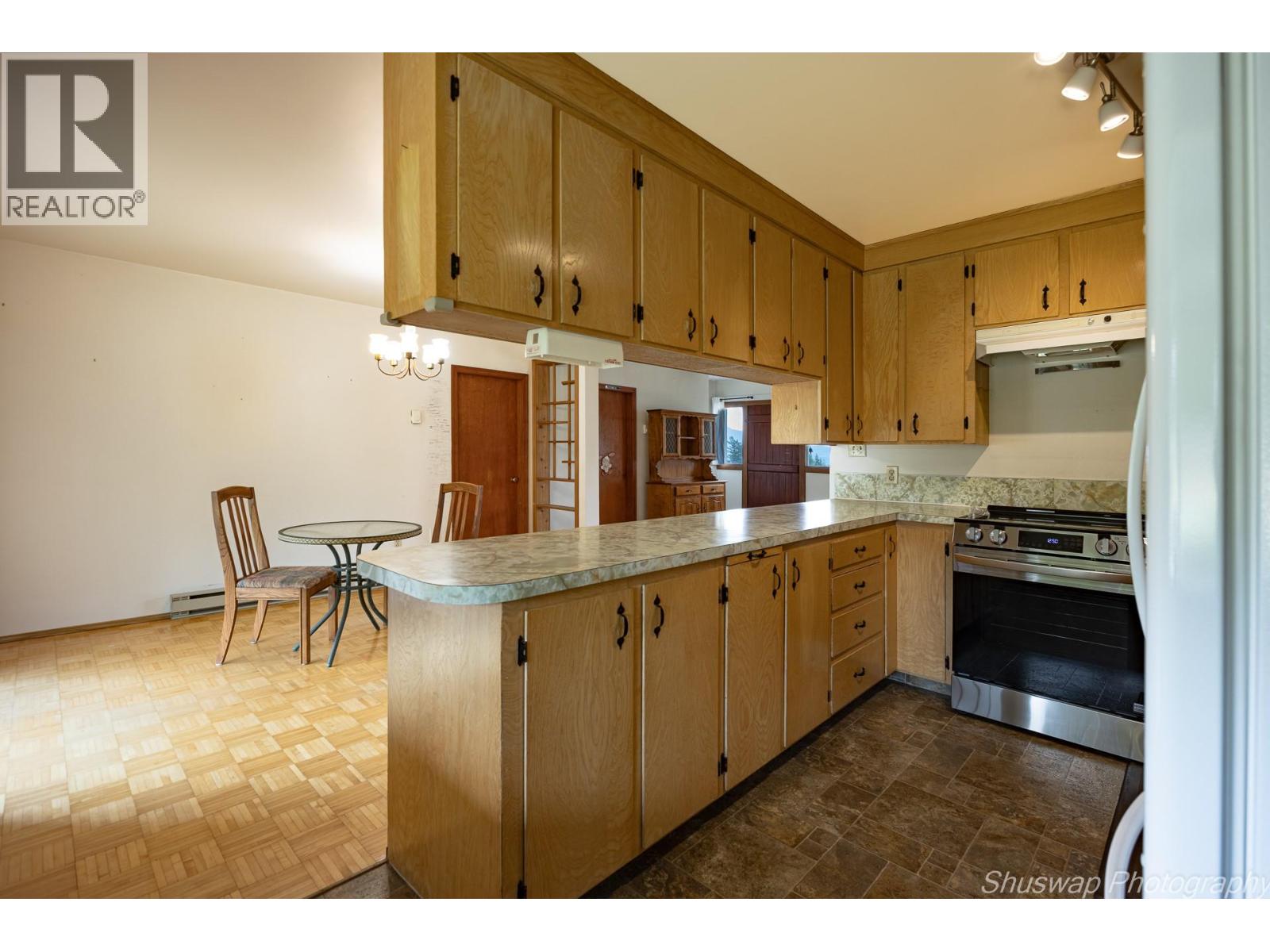 6350 Lakeshore Drive NE, Salmon Arm, British Columbia  V1E 4N1 - Photo 15 - 10396361