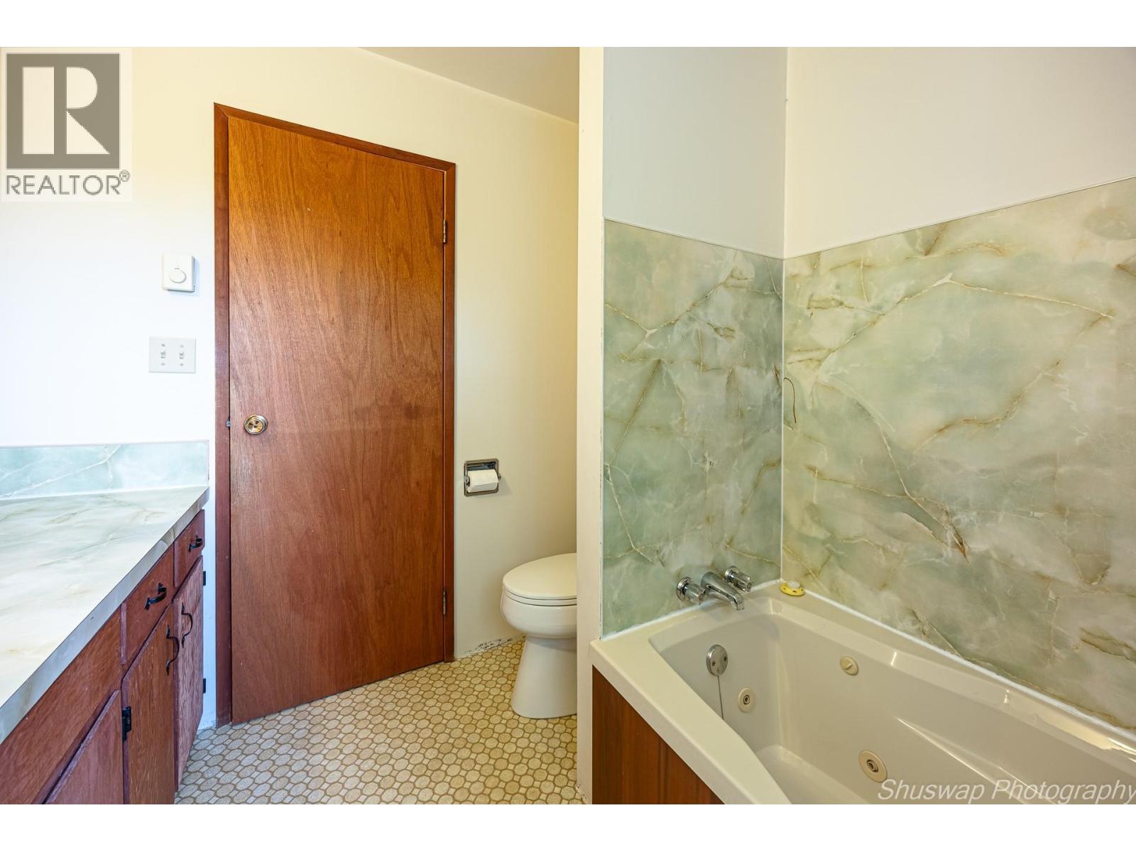 6350 Lakeshore Drive NE, Salmon Arm, British Columbia  V1E 4N1 - Photo 34 - 10396361