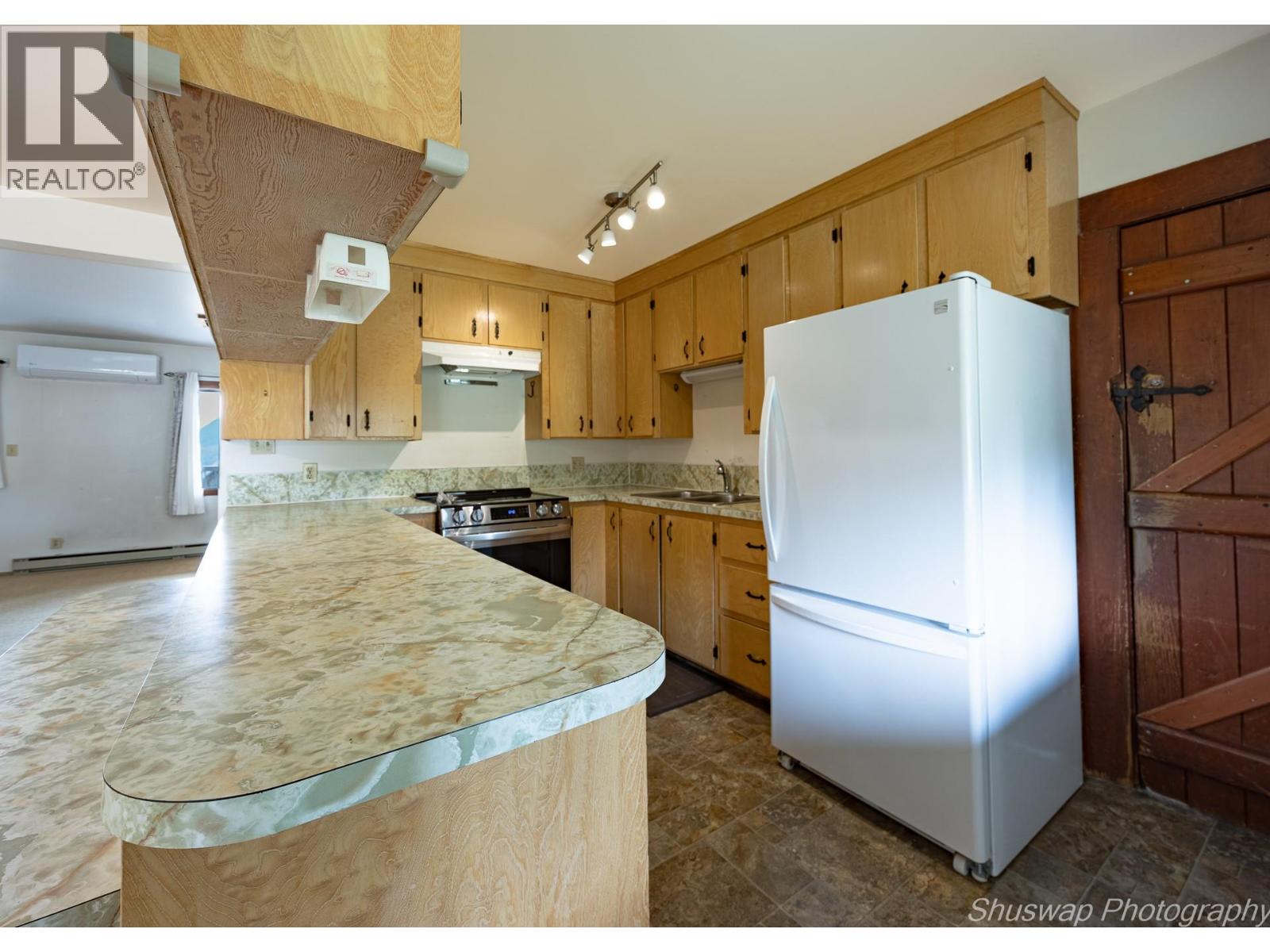 6350 Lakeshore Drive NE, Salmon Arm, British Columbia  V1E 4N1 - Photo 16 - 10396361