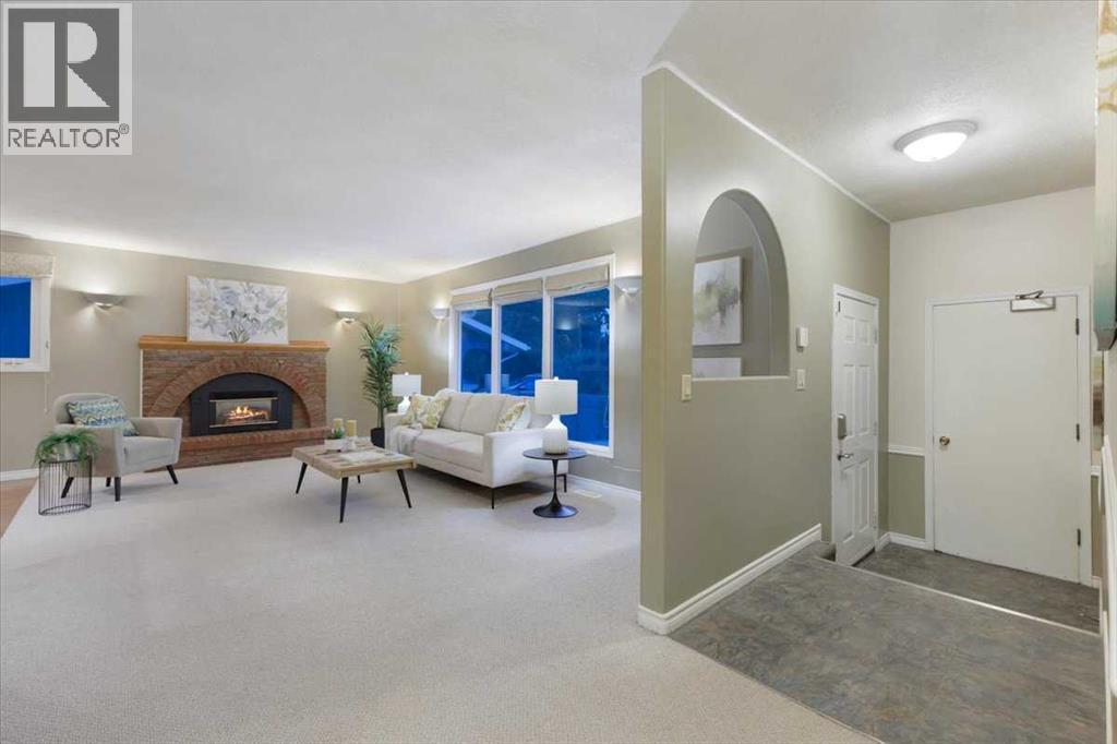 124 Oakmoor Place SW, Calgary, Alberta  T2V 4A3 - Photo 3 - A2334613