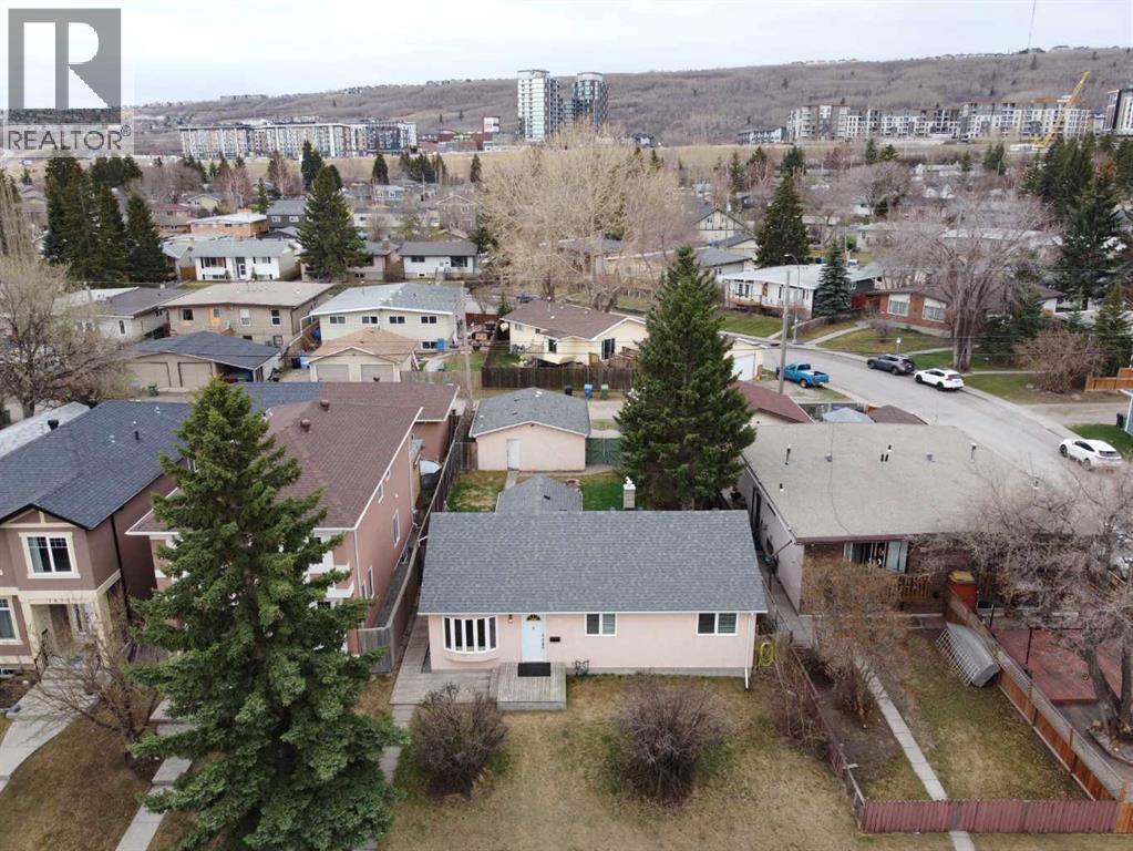 7615 36 Avenue NW, Calgary, Alberta  T3B 1V2 - Photo 4 - A2308209