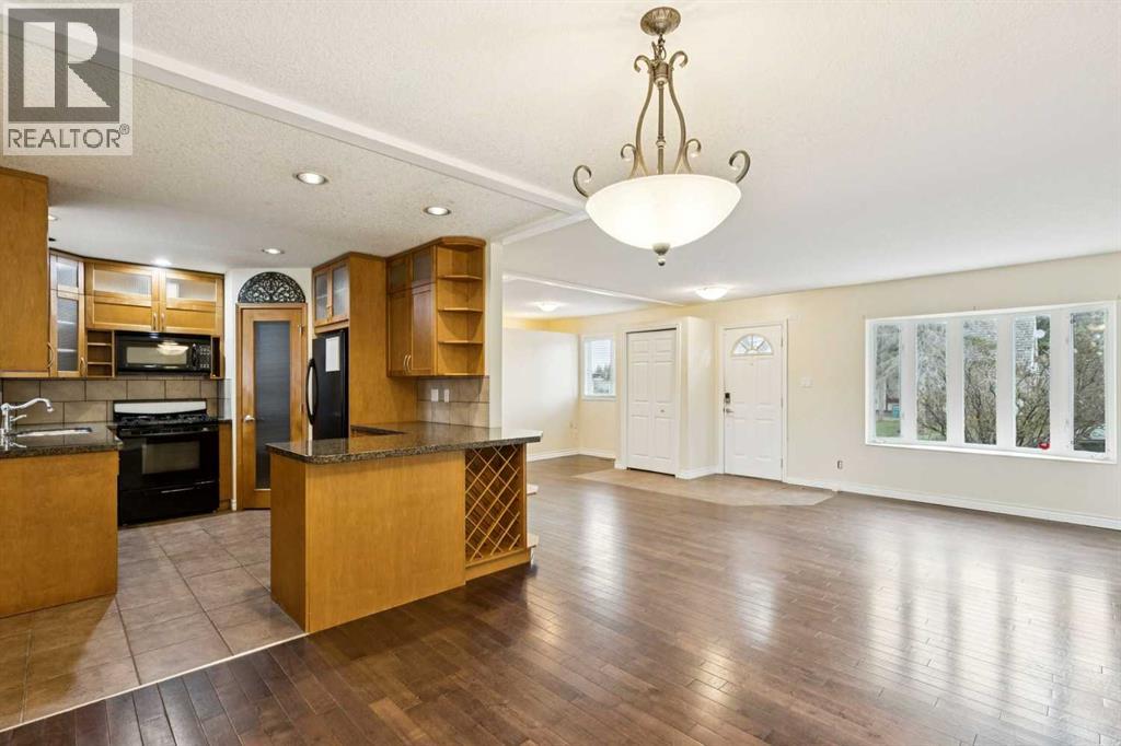 7615 36 Avenue NW, Calgary, Alberta