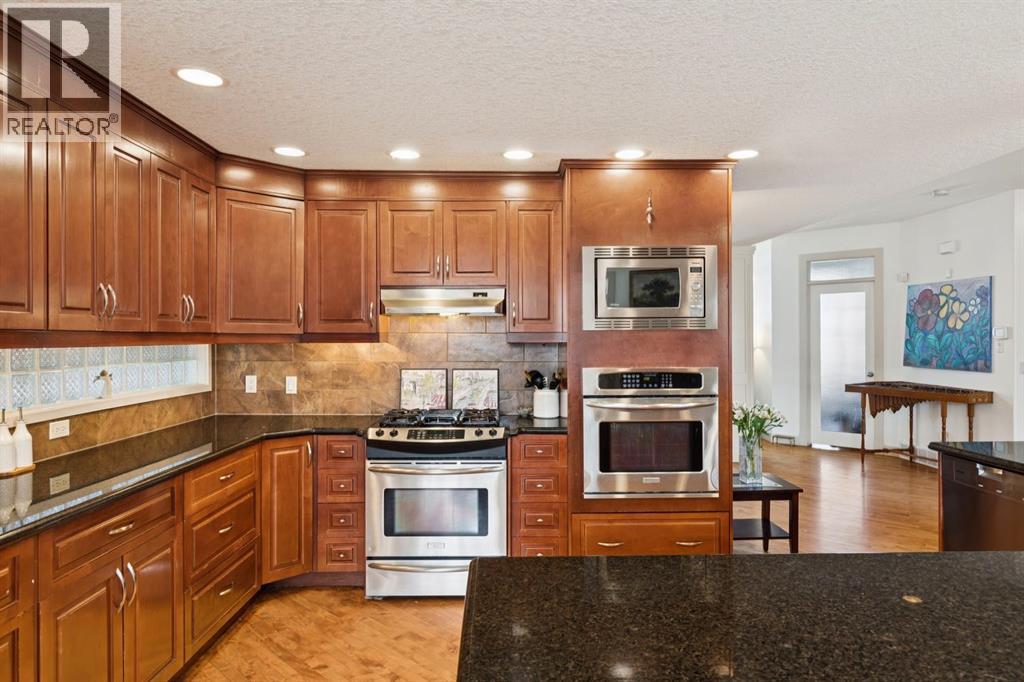 2405 Bowness Road NW, Calgary, Alberta  T2N 3L8 - Photo 11 - A2308287
