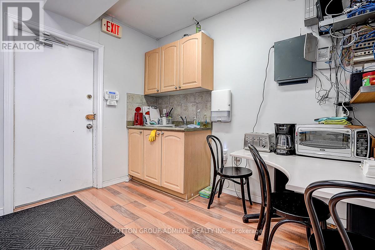 1184 Eglinton Avenue W, Toronto, Ontario  M6C 2E3 - Photo 11 - C13641642