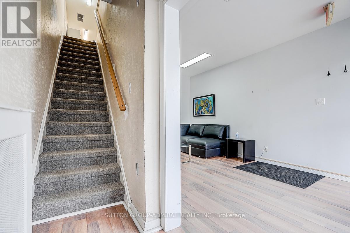 1184 Eglinton Avenue W, Toronto, Ontario  M6C 2E3 - Photo 14 - C13641642