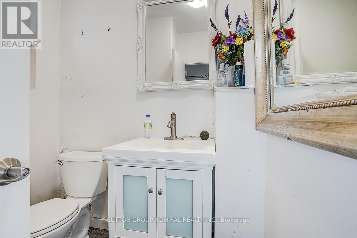 1184 Eglinton Avenue W, Toronto, Ontario  M6C 2E3 - Photo 22 - C13641642