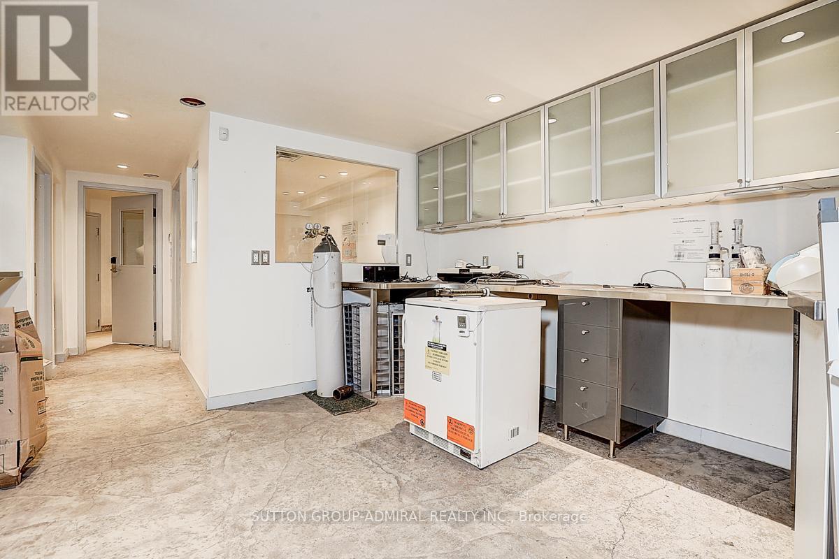 1184 Eglinton Avenue W, Toronto, Ontario  M6C 2E3 - Photo 34 - C13641642