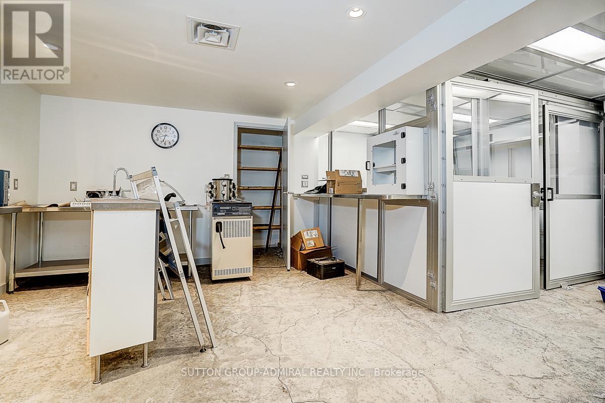 1184 Eglinton Avenue W, Toronto, Ontario  M6C 2E3 - Photo 39 - C13641642