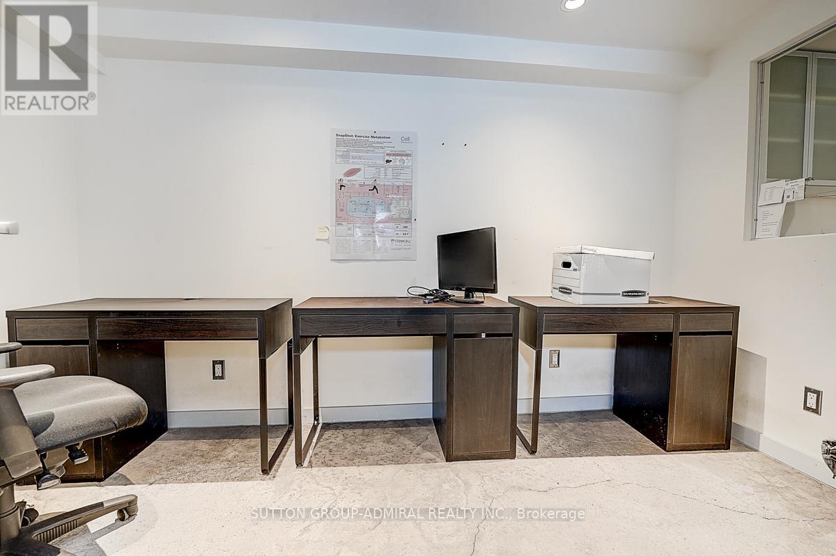 1184 Eglinton Avenue W, Toronto, Ontario  M6C 2E3 - Photo 41 - C13641642