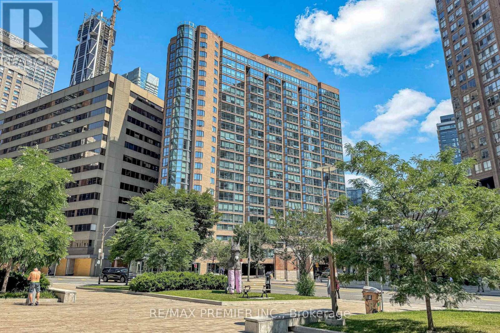 1804 - 1055 BAY STREET, Toronto, Ontario