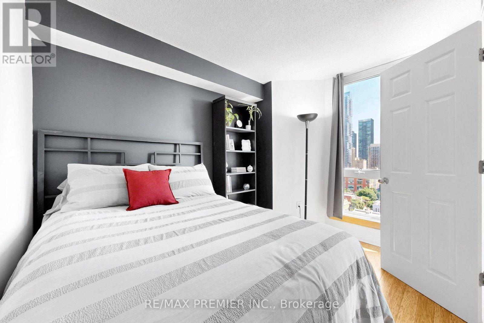 1804 - 1055 Bay Street, Toronto, Ontario M5S 3A3 - Photo 13 - C13641774
