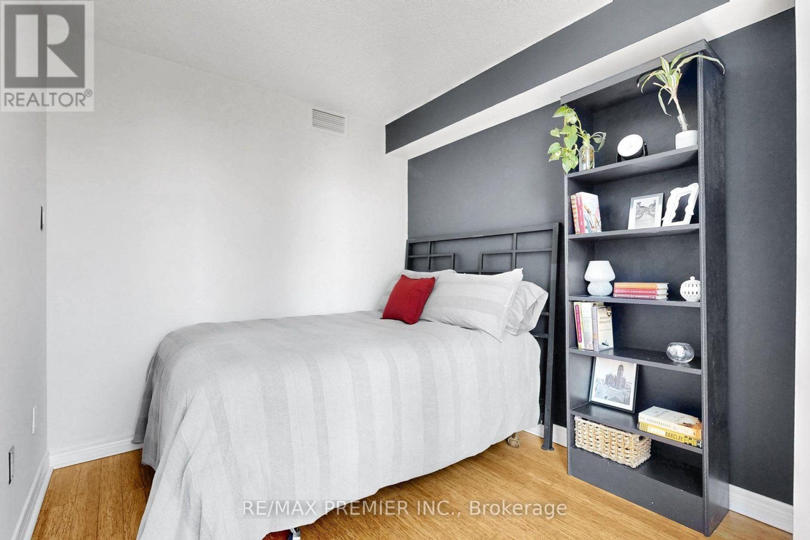 1804 - 1055 Bay Street, Toronto, Ontario M5S 3A3 - Photo 14 - C13641774