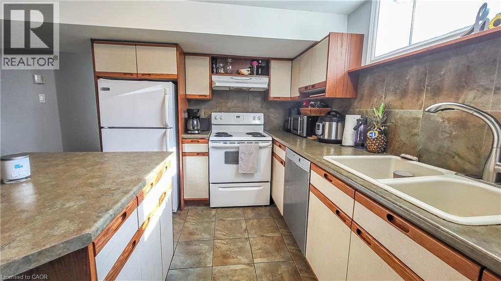 326 Victoria Street S Unit# B, Kitchener, Ontario  N2M 3A3 - Photo 2 - 40853341