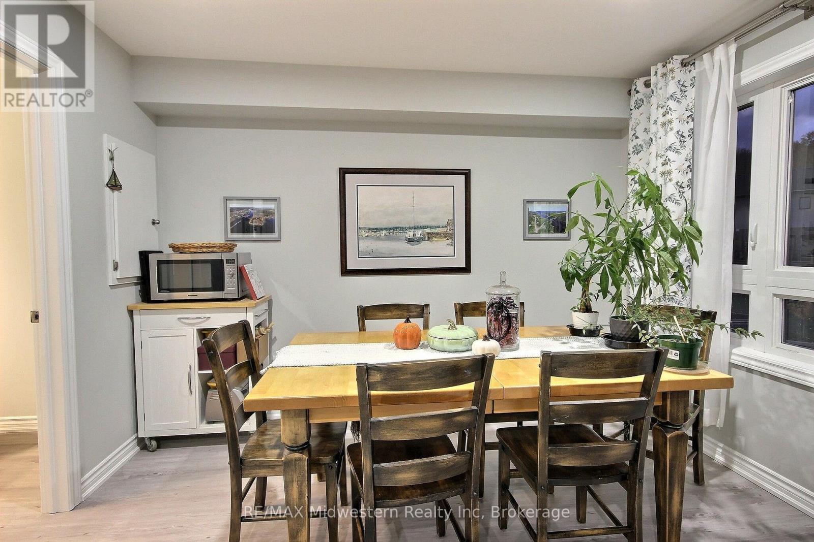 35 - 287 Chapel Hill Drive, Kitchener, Ontario  N2R 0S4 - Photo 2 - X13641638