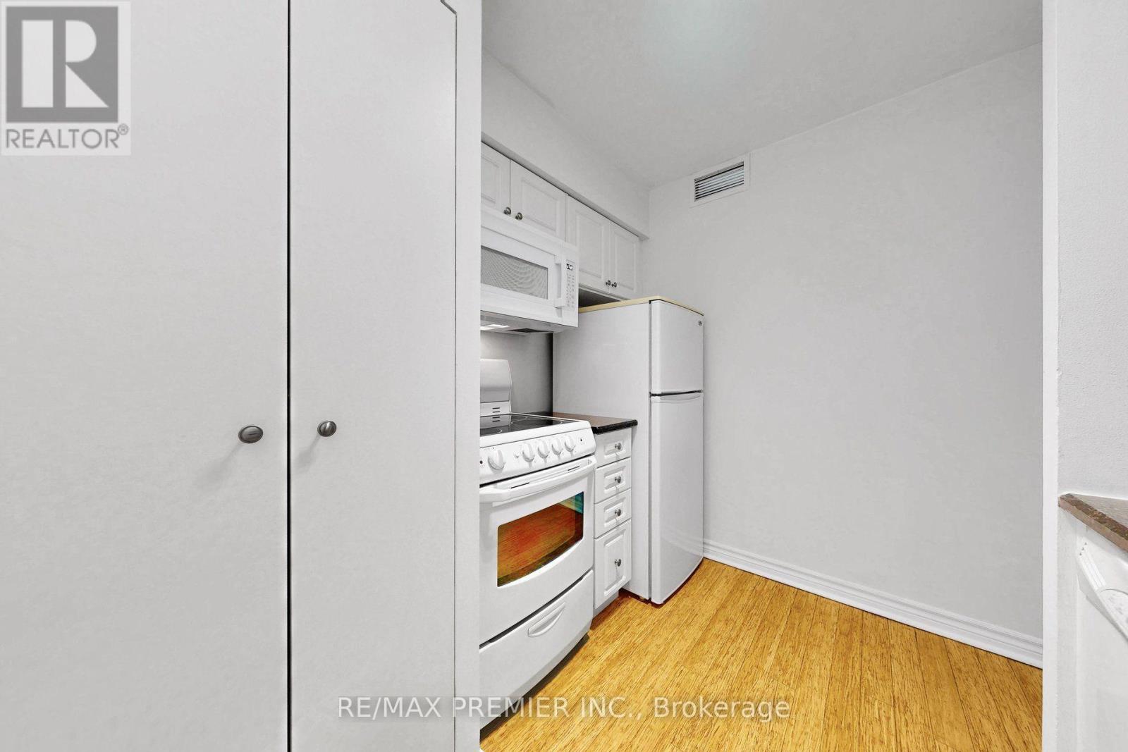 1804 - 1055 Bay Street, Toronto, Ontario M5S 3A3 - Photo 8 - C13641774