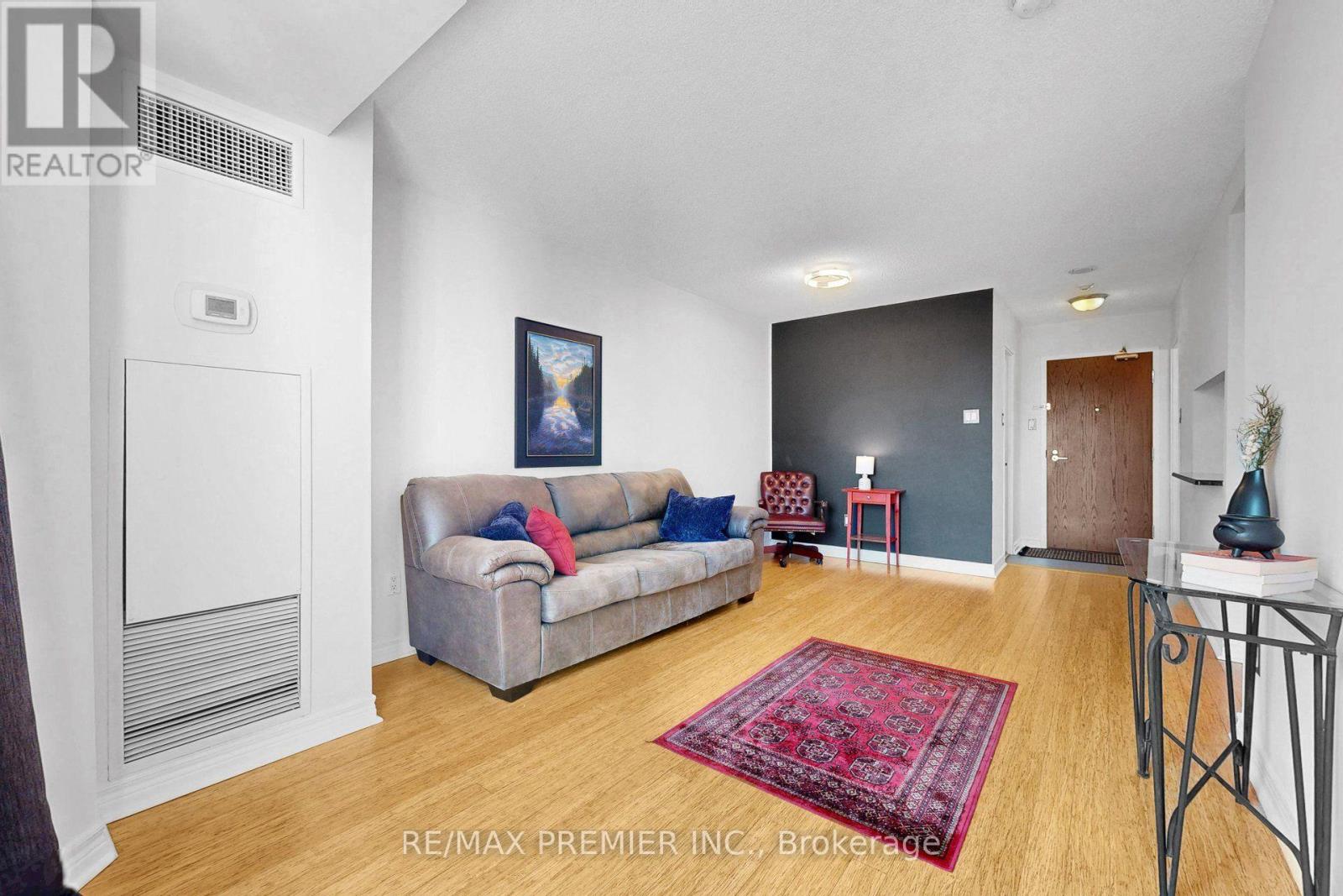 1804 - 1055 Bay Street, Toronto, Ontario M5S 3A3 - Photo 2 - C13641774