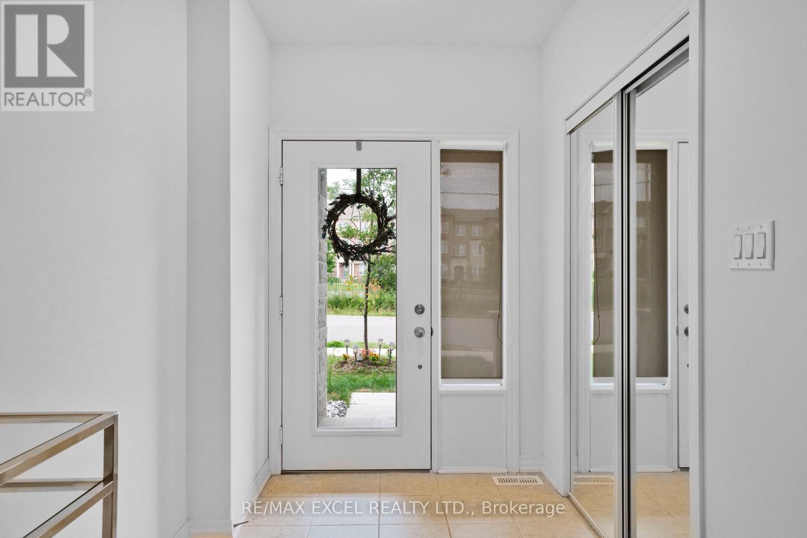 190 Vantage Loop, Newmarket, Ontario L3X 0L3 - Photo 3 - N13641614
