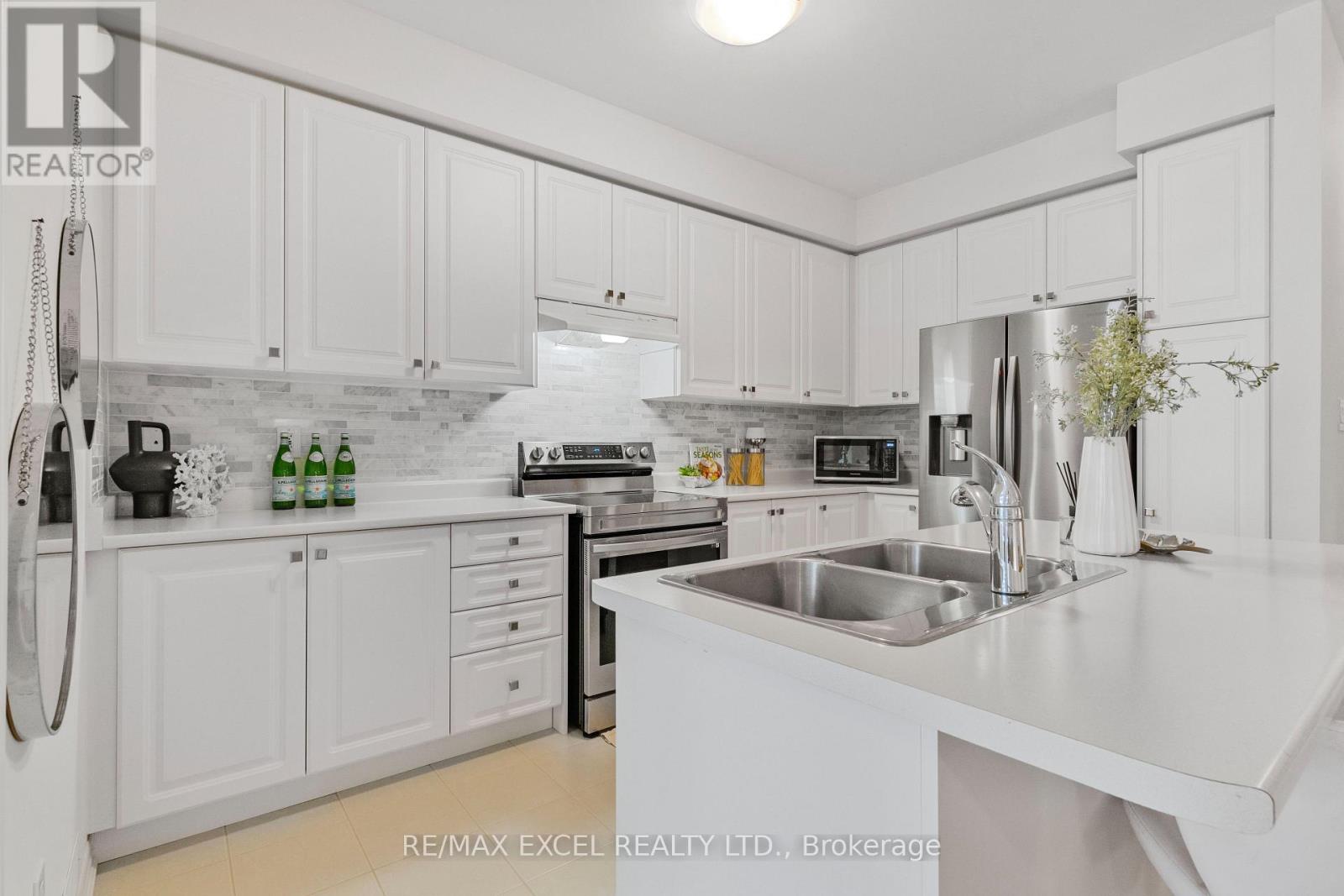 190 Vantage Loop, Newmarket, Ontario L3X 0L3 - Photo 8 - N13641614