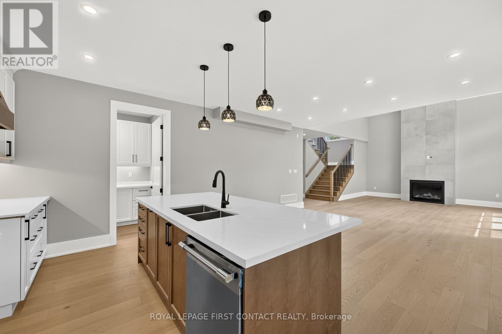 Upper - 929 7th Line, Innisfil, Ontario  L9S 4G1 - Photo 5 - N13641670