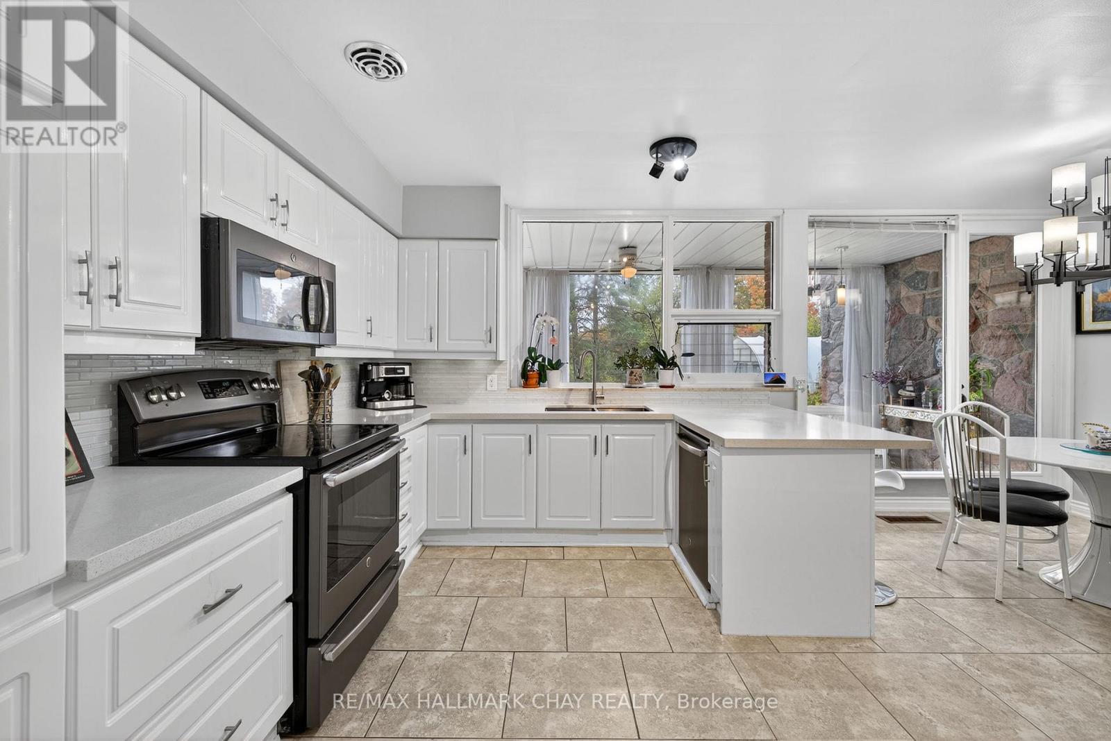 39 Highfield Crescent, Georgina, Ontario  L4P 0M2 - Photo 6 - N13641708