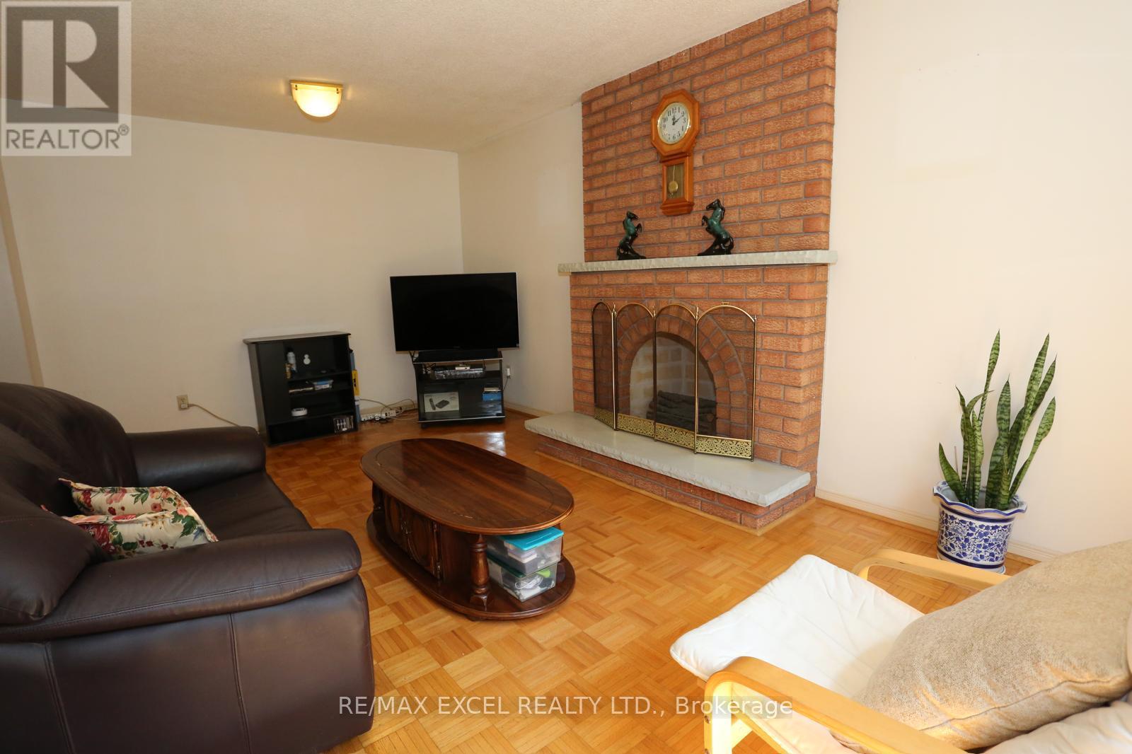 93 Olivewood Drive, Markham, Ontario  L3S 3E2 - Photo 2 - N13641754