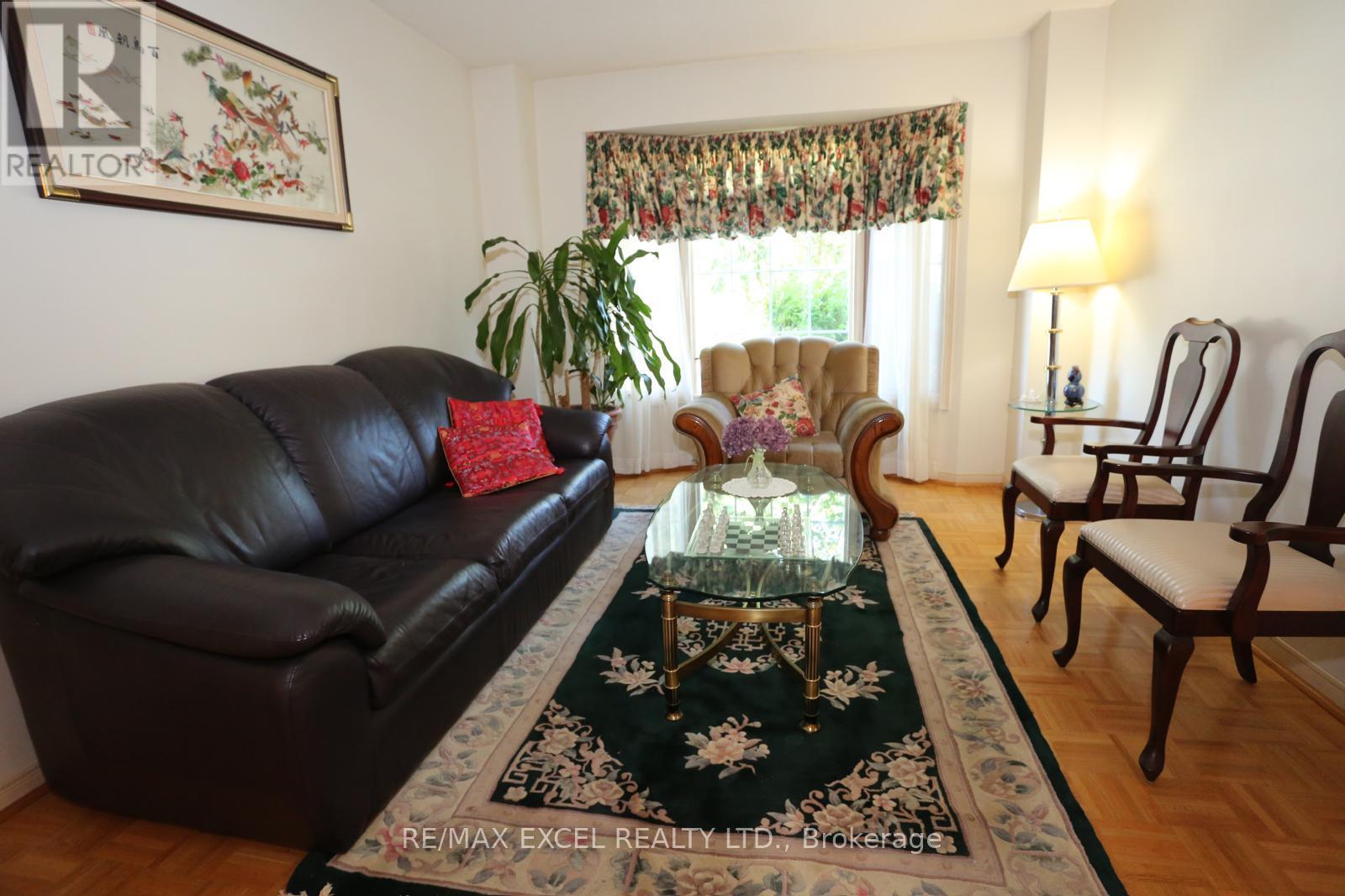 93 Olivewood Drive, Markham, Ontario  L3S 3E2 - Photo 6 - N13641754