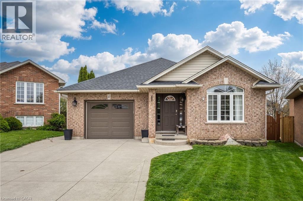 47 HANNAH Crescent, Hamilton, Ontario