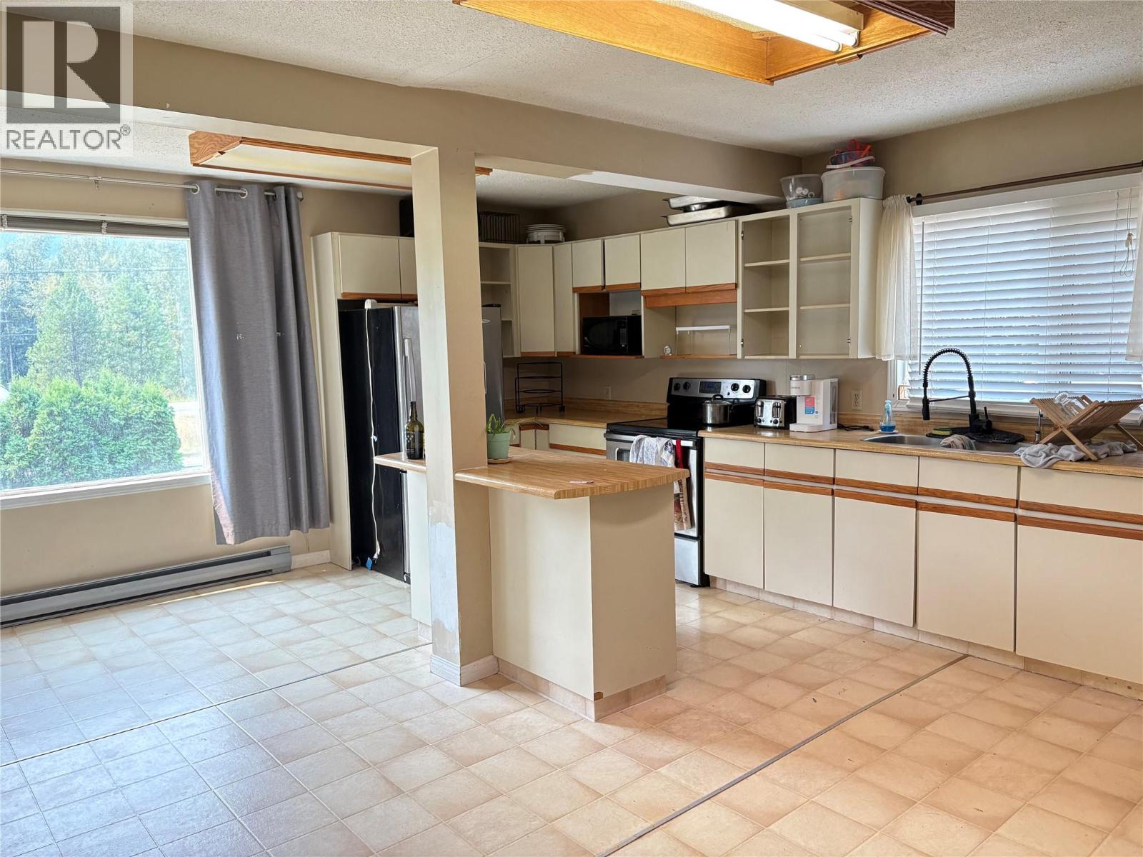 1421 Davy Road, Clearwater, British Columbia  V0E 1N0 - Photo 2 - 10394734