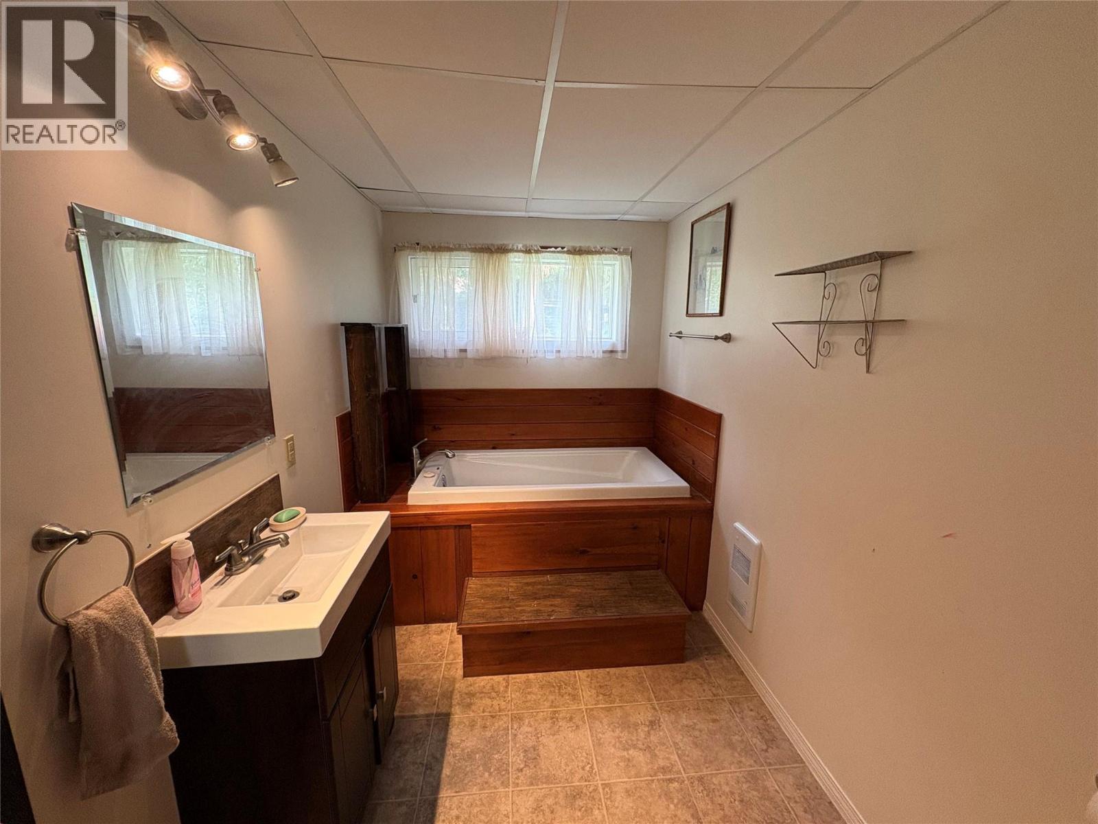 1421 Davy Road, Clearwater, British Columbia  V0E 1N0 - Photo 12 - 10394734