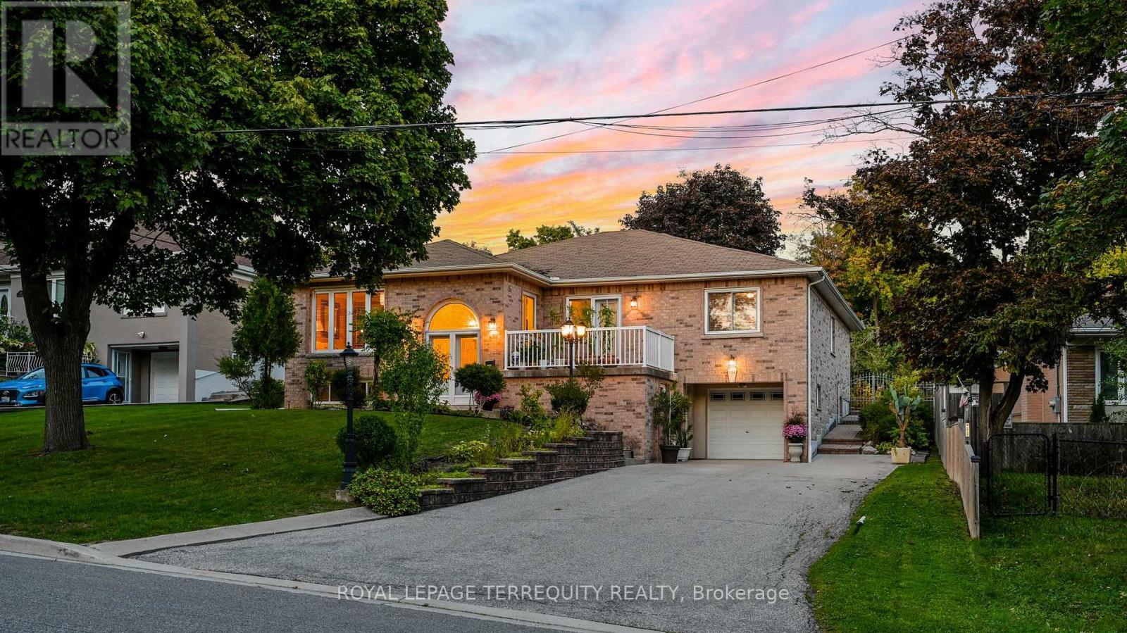 134 Hadrian Drive, Toronto, Ontario  M9W 1V4 - Photo 2 - W13641632