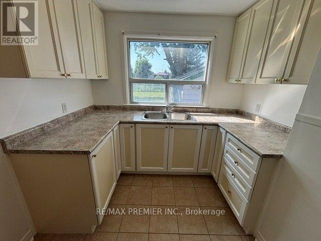 21 Aura Lea Boulevard, Toronto, Ontario  M9M 1K2 - Photo 10 - W13641636