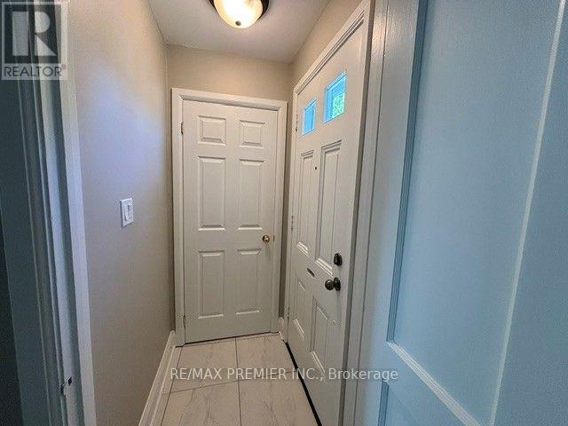 21 Aura Lea Boulevard, Toronto, Ontario  M9M 1K2 - Photo 4 - W13641636