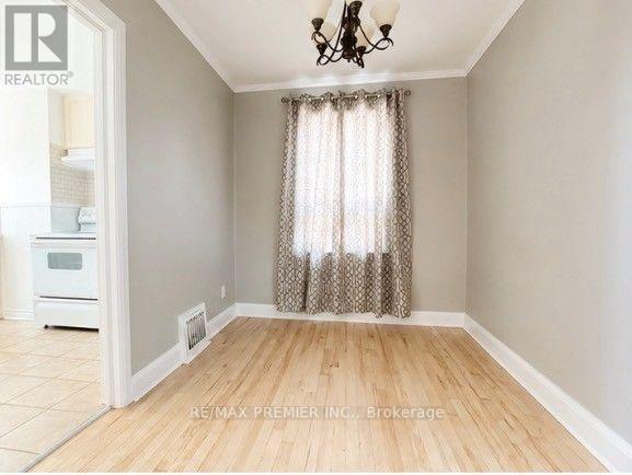 21 Aura Lea Boulevard, Toronto, Ontario  M9M 1K2 - Photo 6 - W13641636