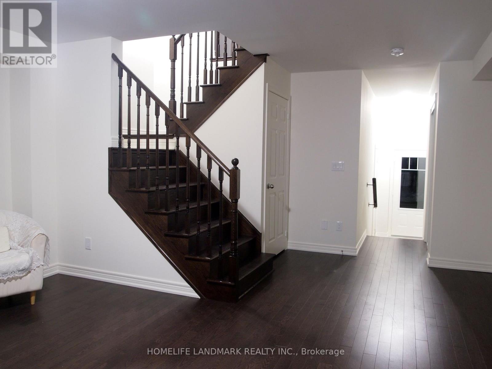 3944 Tufgar Crescent, Burlington, Ontario L7M 1P8 - Photo 3 - W13641700