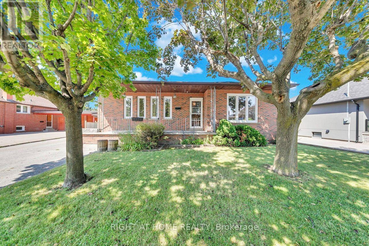 110 Jay Street, Toronto, Ontario  M6L 2M2 - Photo 11 - W13641702