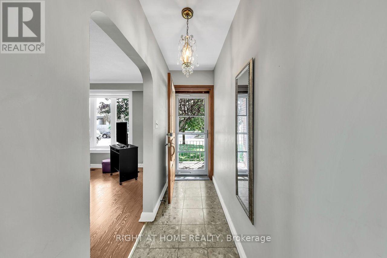 110 Jay Street, Toronto, Ontario  M6L 2M2 - Photo 12 - W13641702