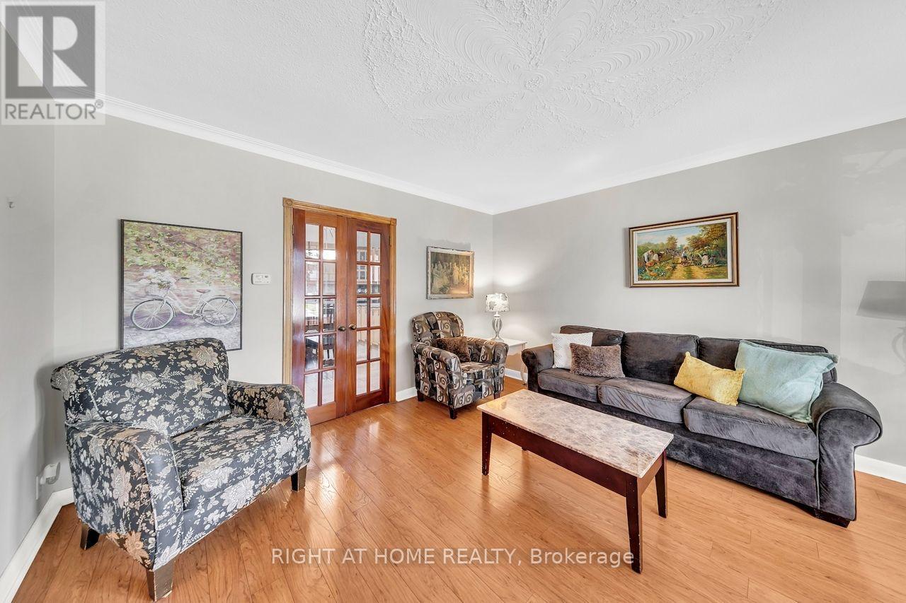110 Jay Street, Toronto, Ontario  M6L 2M2 - Photo 14 - W13641702