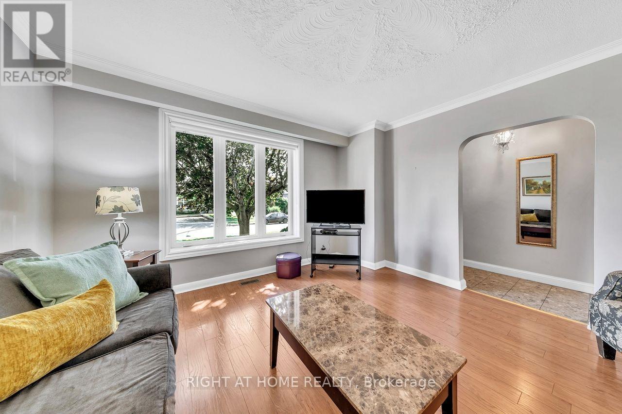 110 Jay Street, Toronto, Ontario  M6L 2M2 - Photo 15 - W13641702