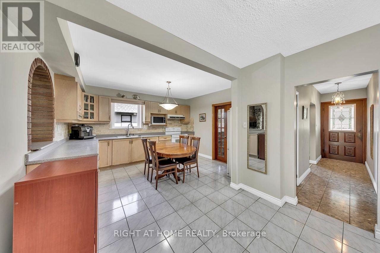 110 Jay Street, Toronto, Ontario  M6L 2M2 - Photo 20 - W13641702