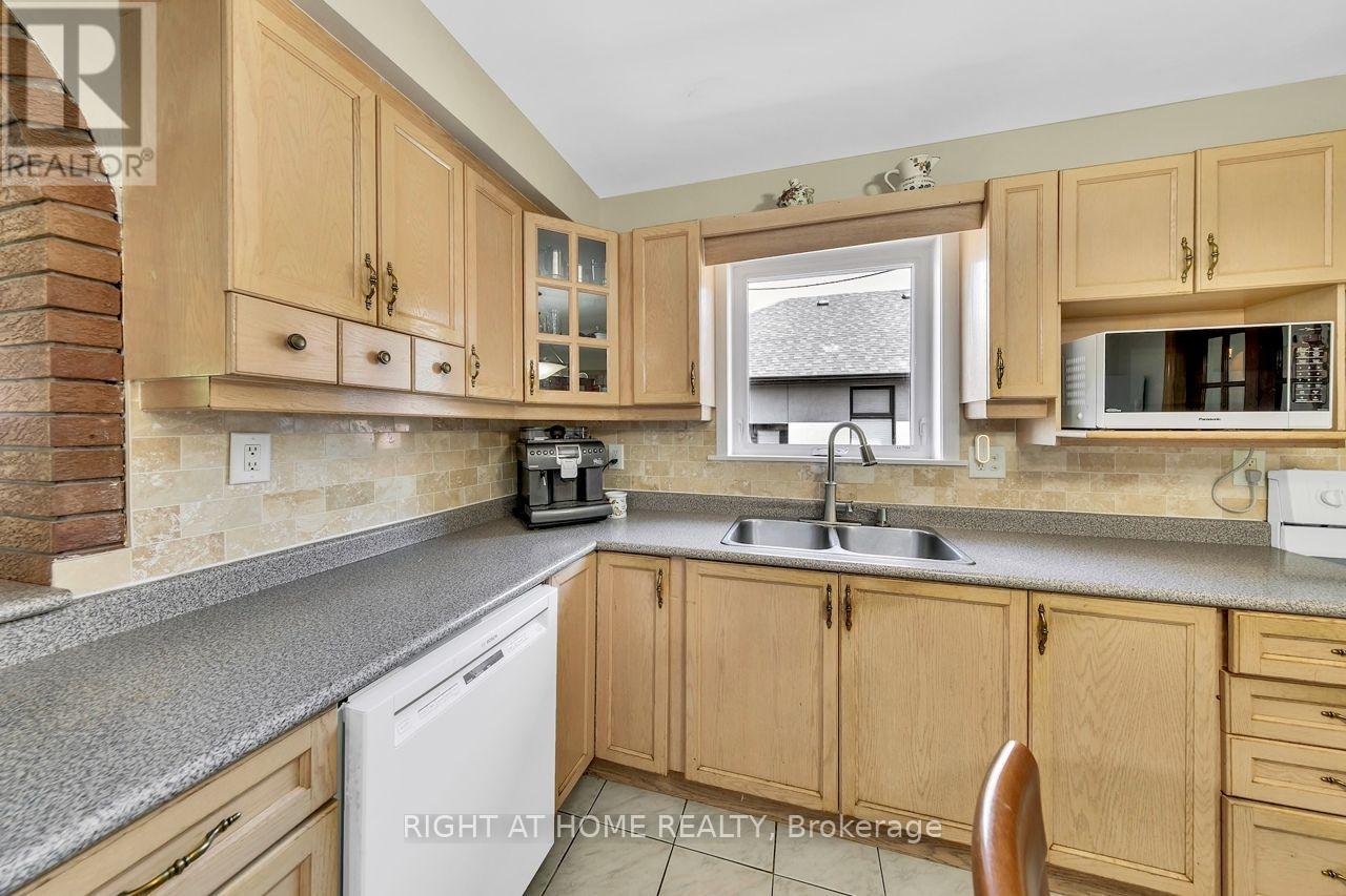 110 Jay Street, Toronto, Ontario  M6L 2M2 - Photo 26 - W13641702