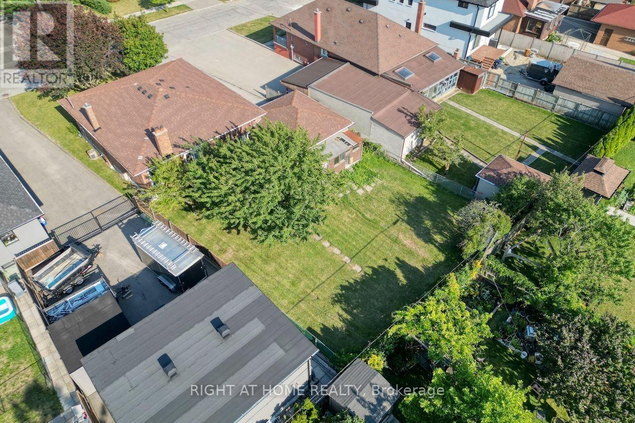 110 Jay Street, Toronto, Ontario  M6L 2M2 - Photo 3 - W13641702