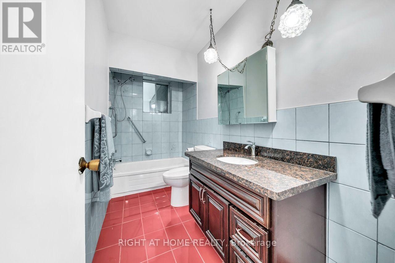 110 Jay Street, Toronto, Ontario  M6L 2M2 - Photo 34 - W13641702