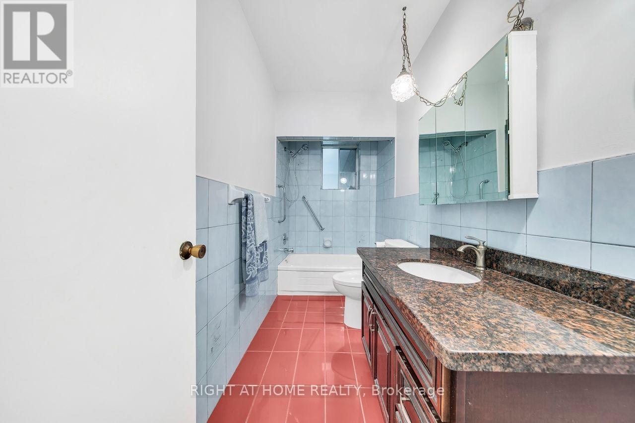 110 Jay Street, Toronto, Ontario  M6L 2M2 - Photo 35 - W13641702