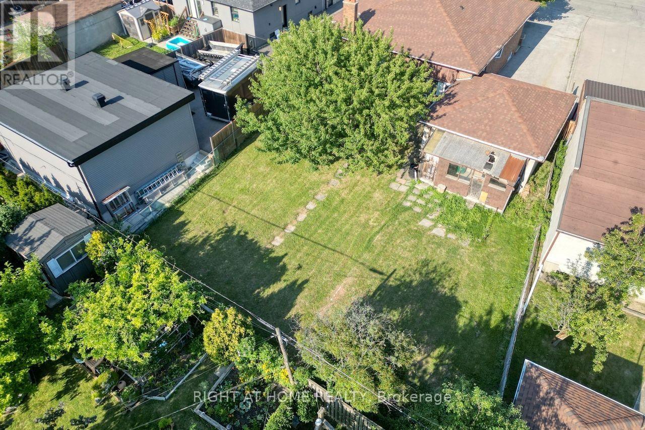 110 Jay Street, Toronto, Ontario  M6L 2M2 - Photo 4 - W13641702
