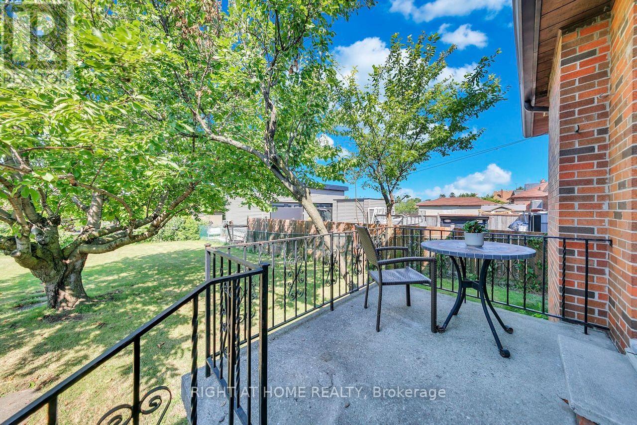 110 Jay Street, Toronto, Ontario  M6L 2M2 - Photo 44 - W13641702
