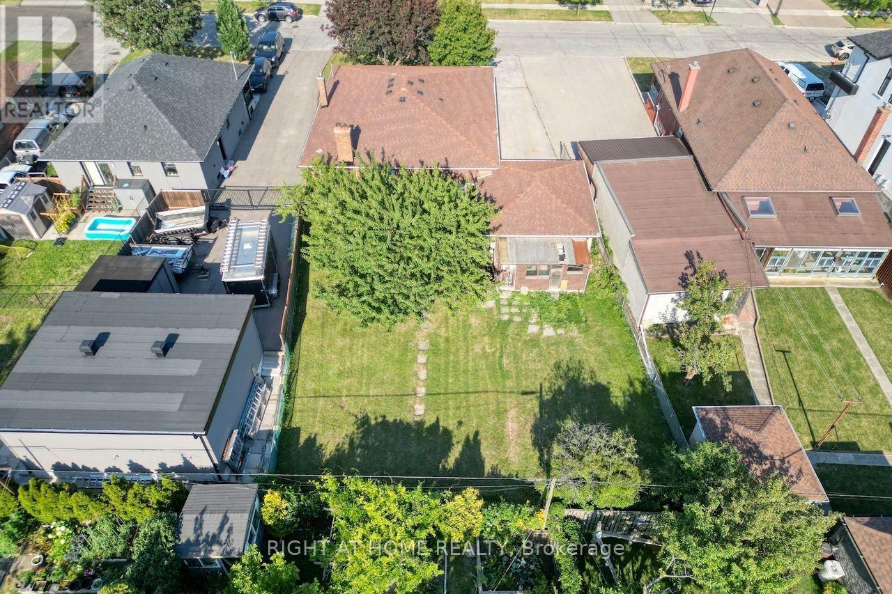 110 Jay Street, Toronto, Ontario  M6L 2M2 - Photo 5 - W13641702