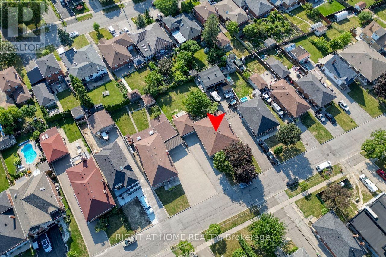 110 Jay Street, Toronto, Ontario  M6L 2M2 - Photo 6 - W13641702