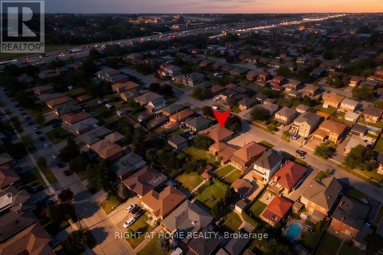 110 Jay Street, Toronto, Ontario  M6L 2M2 - Photo 7 - W13641702