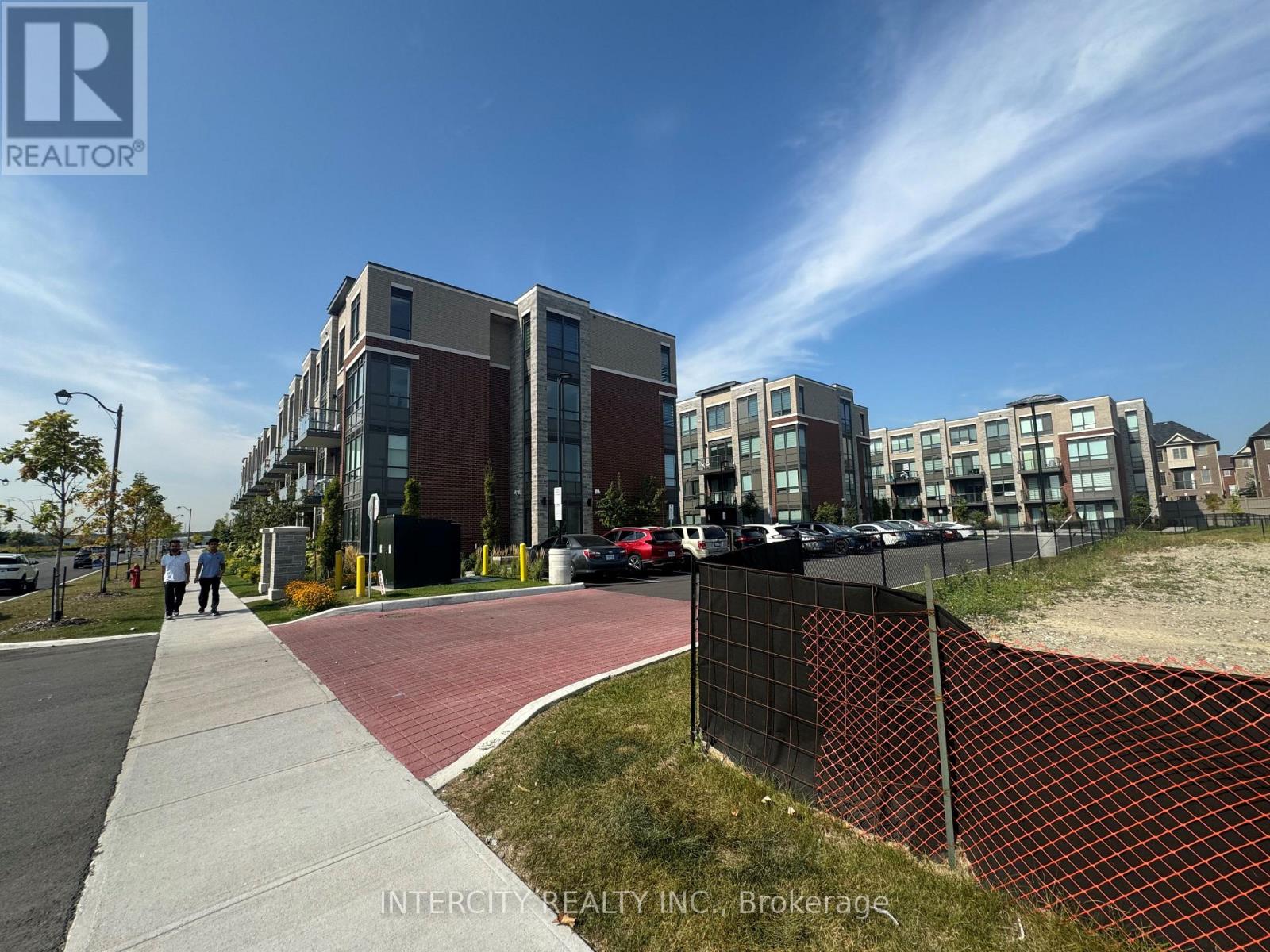 138 - 85 Attmar Drive, Brampton, Ontario  L6P 0Y6 - Photo 2 - W13641766